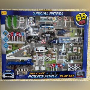 Die Cast Police Force Play Set with Vehicles and Accessories 65 pieces